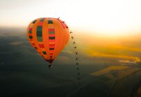 World's First: MTB ride on flying hot air balloon by Elias Schwärzler (AUT) - News