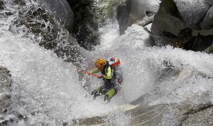 Outdoorsportsteam 2012 - Canyoning - Discover Ticino - 12min Highlight