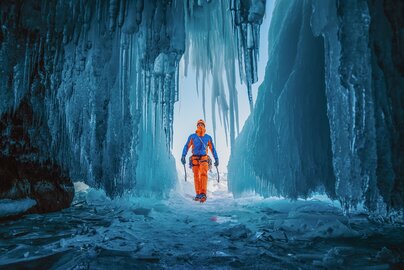 Dani Arnold 2020 - Ice Climbing at Lake Baikal
