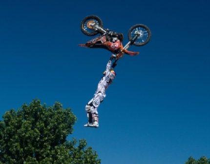 Profile 2009 FMX: Mat Rebaeud - Webclips