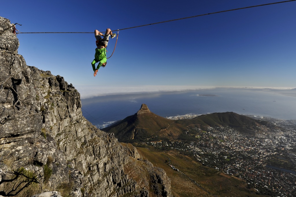 Slacklining: Lukas Irmler(GER) Sunrise on Table Mountain - Cape Town (South Africa)